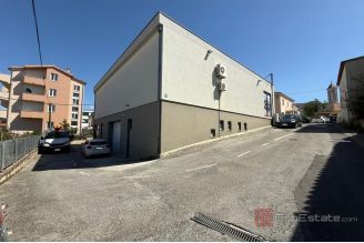 005 2035 385 Ciovo Commercial space in an attractive location for sale