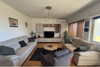 013 5522 30 Two bedroom apartment with a sea view for rent