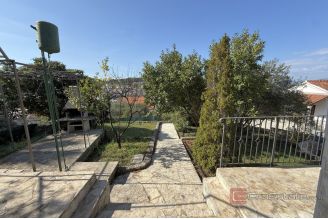 014 2041 128 island brac house with sea view and garden for sale