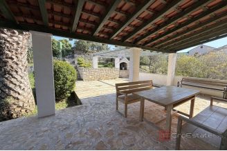 014 2041 128 island brac house with sea view and garden for sale