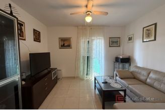 014 2041 128 island brac house with sea view and garden for sale