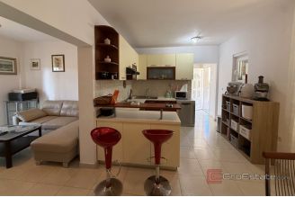 014 2041 128 island brac house with sea view and garden for sale