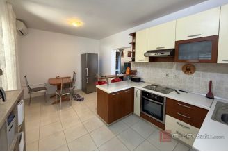 014 2041 128 island brac house with sea view and garden for sale