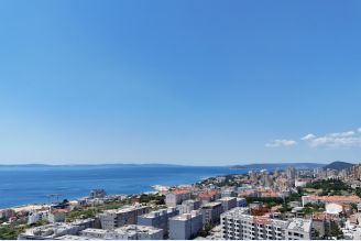 001 2052 126 Split Pazdigrad one bedroom apartment with sea view for sale