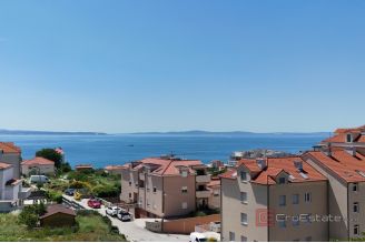 004 2052 126 Split Pazdigrad one bedroom apartment with sea view for sale