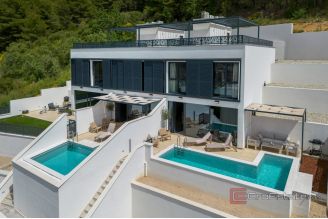020 2056 16 Split Area Luxury apartment in a villa with private pool for sale