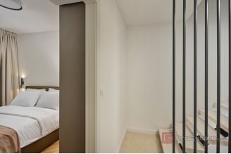 020 2056 17 Split area luxury apartment with private pool for rent