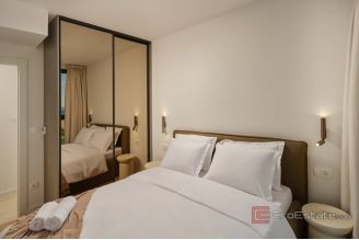 020 2056 17 Split area luxury apartment with private pool for rent