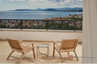 020 2056 17 Split area luxury apartment with private pool for rent