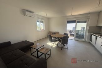010 2035 387 Trogir Sunny two bedroom apartment for rent