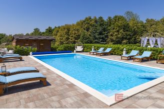 019 1032 09 Zagreb area luxury estate in Medvednica nature park for sale