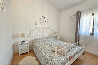 010 1014 53 Porec house with sea view for sale