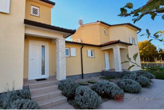 010 1014 54 labin duplex house with swimming pool for sale