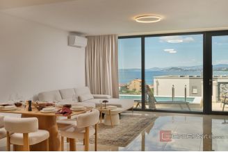 020 2056 19 Split area Exclusive three bedroom apartment with pool for long term rent
