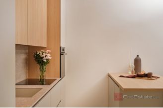 020 2056 19 Split area Exclusive three bedroom apartment with pool for long term rent