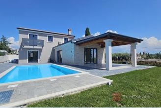 001 1014 56 Porec willa with pool and a sea view for sale
