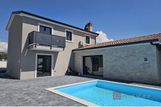 006 1014 56 Porec willa with pool and a sea view for sale