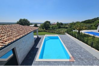 006 1014 56 Porec willa with pool and a sea view for sale