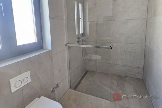 006 1014 56 Porec willa with pool and a sea view for sale