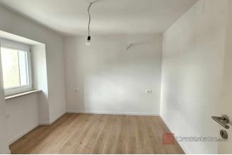 006 1014 57 Porec renovated house with sea view for sale