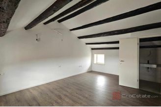 006 1014 57 Porec renovated house with sea view for sale