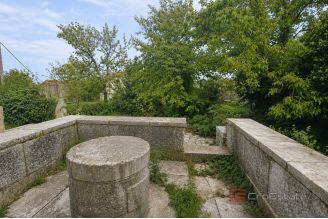 006 1014 57 Porec renovated house with sea view for sale