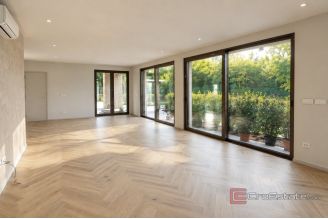 005 1014 59 Porec Modern villa with pool for sale