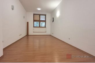 001 2031 260 split business space in excellent location for rent