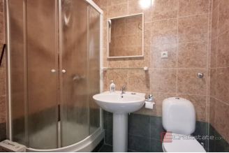 004 2031 260 split business space in excellent location for rent