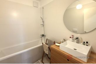 017 2046 195 Split Znjan Modern apartment with a sea view for sale
