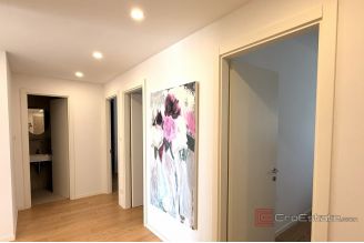 017 2046 195 Split Znjan Modern apartment with a sea view for sale