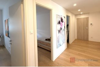 017 2046 195 Split Znjan Modern apartment with a sea view for sale