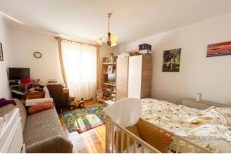 008 2052 127 Split Bacvice Three bedroom apartment for sale