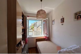 008 2052 127 Split Bacvice Three bedroom apartment for sale