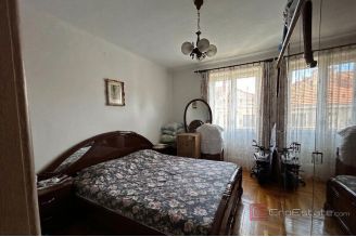 008 2052 127 Split Bacvice Three bedroom apartment for sale