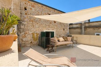 017 2051 71 Hvar stone house with two residential units for sale