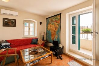 017 2051 71 Hvar stone house with two residential units for sale