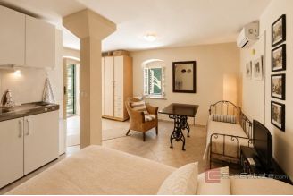 017 2051 71 Hvar stone house with two residential units for sale