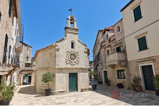 017 2051 71 Hvar stone house with two residential units for sale