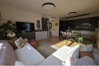 015 2061 14 Split Znjan modern apartment with garage in a desirable location for sale