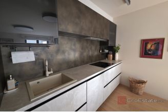 015 2061 14 Split Znjan modern apartment with garage in a desirable location for sale