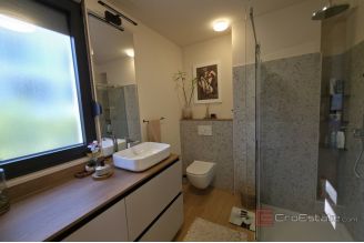 015 2061 14 Split Znjan modern apartment with garage in a desirable location for sale