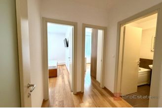 007 2049 102 Split Trstenik Two bedroom apartment in a great location for rent