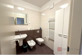 007 2049 102 Split Trstenik Two bedroom apartment in a great location for rent