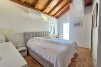 013 2016 711 island brac three bedroom apartment with sea view for sale