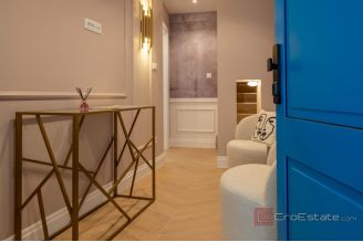 020 2046 196 Split Varos historic stone house with modern decoration for sale