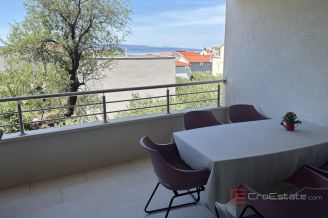001 5524 30 Makarska Spacious four bedroom apartment for sale