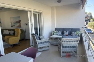 012 5524 30 Makarska Spacious four bedroom apartment for sale