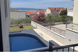 012 5524 30 Makarska Spacious four bedroom apartment for sale