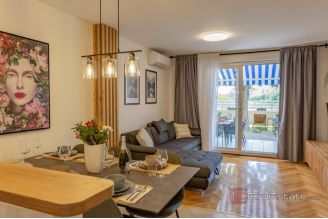 012 2016 712 split two bedroom apartment with garden for sale